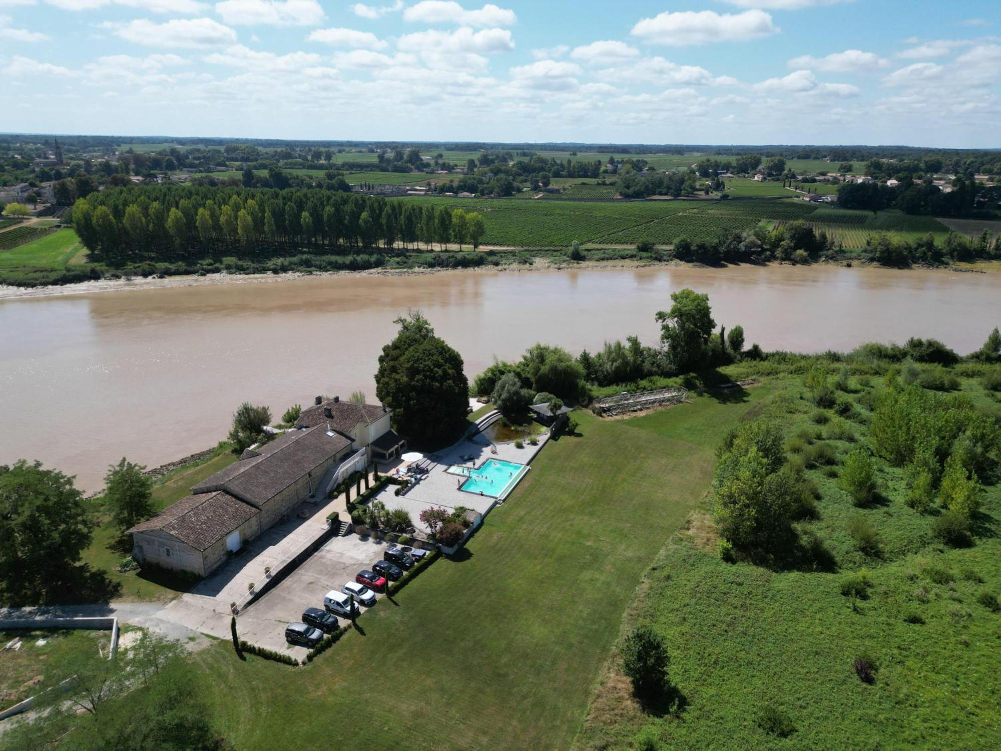 Grand Gite Avec Piscine Maison Port Valade Tabanac Exterior foto